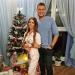 Фанатов смутило новогоднее фото Александра Задойнова с новой девушкой
